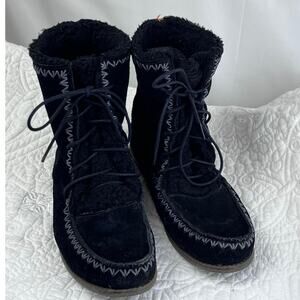 The Sak Women's Size 8 Black Suede Sherpa Lined Lace Up Snow Hobo Boots